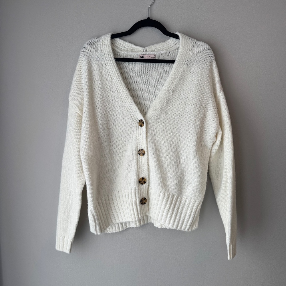 Cream / Ivory V-neck Oversized SO Sweater size SMALL NWOT